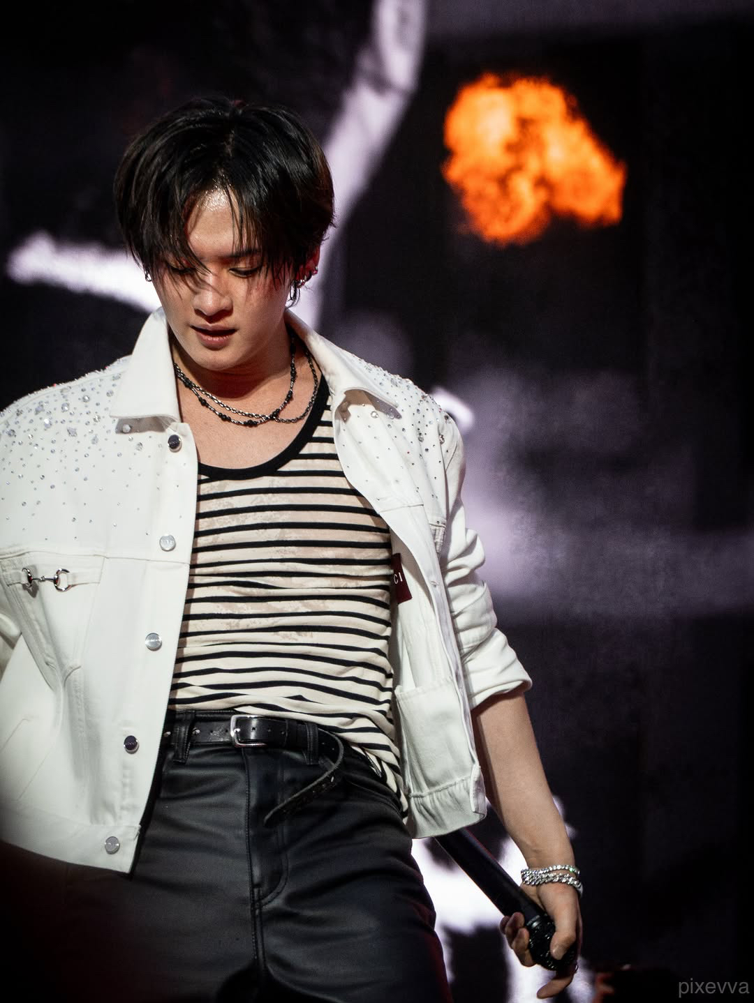 A moment captured by Lee Know (Stray Kids)'s fan