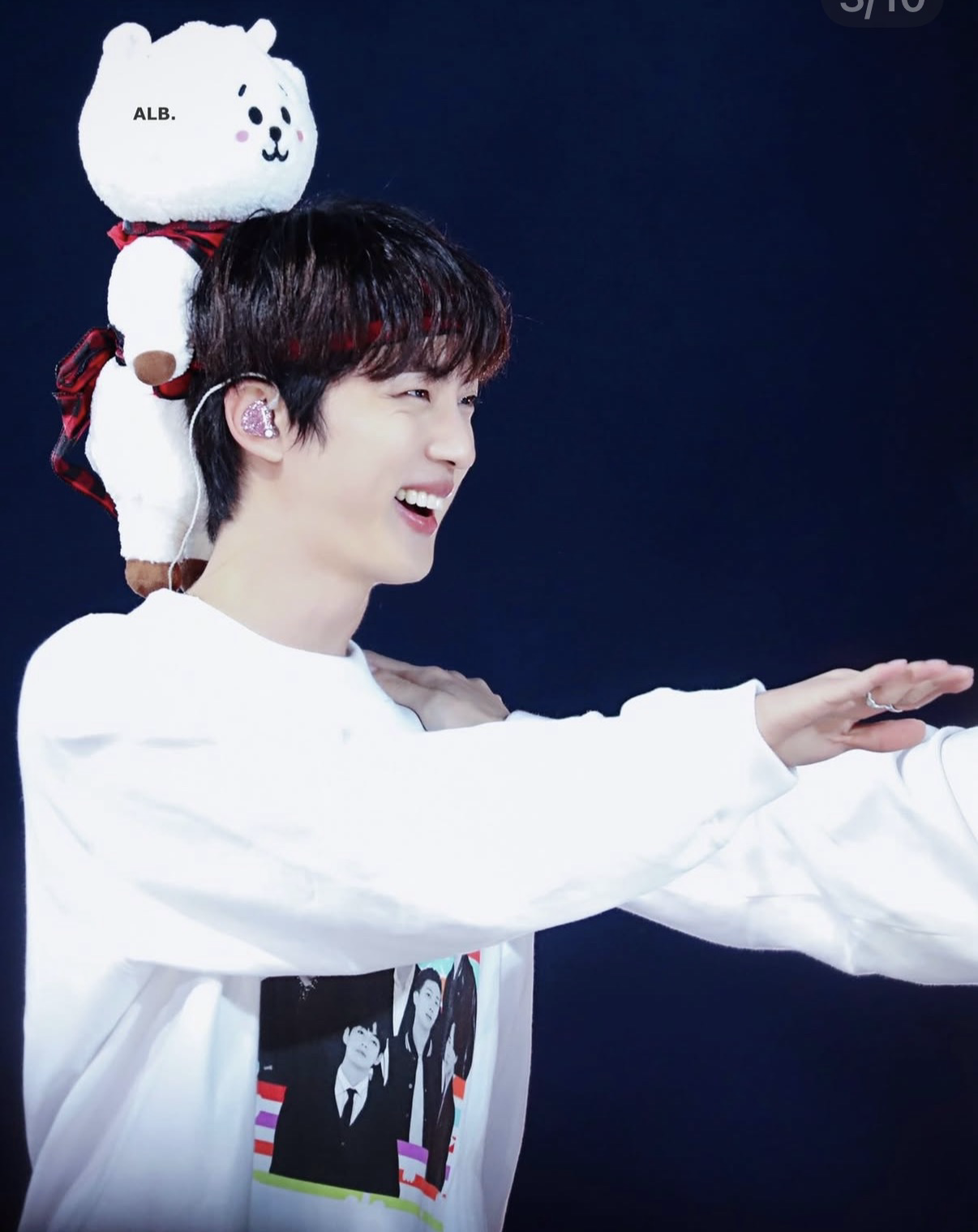 Foto aktivitas terbaru Jin (BTS)