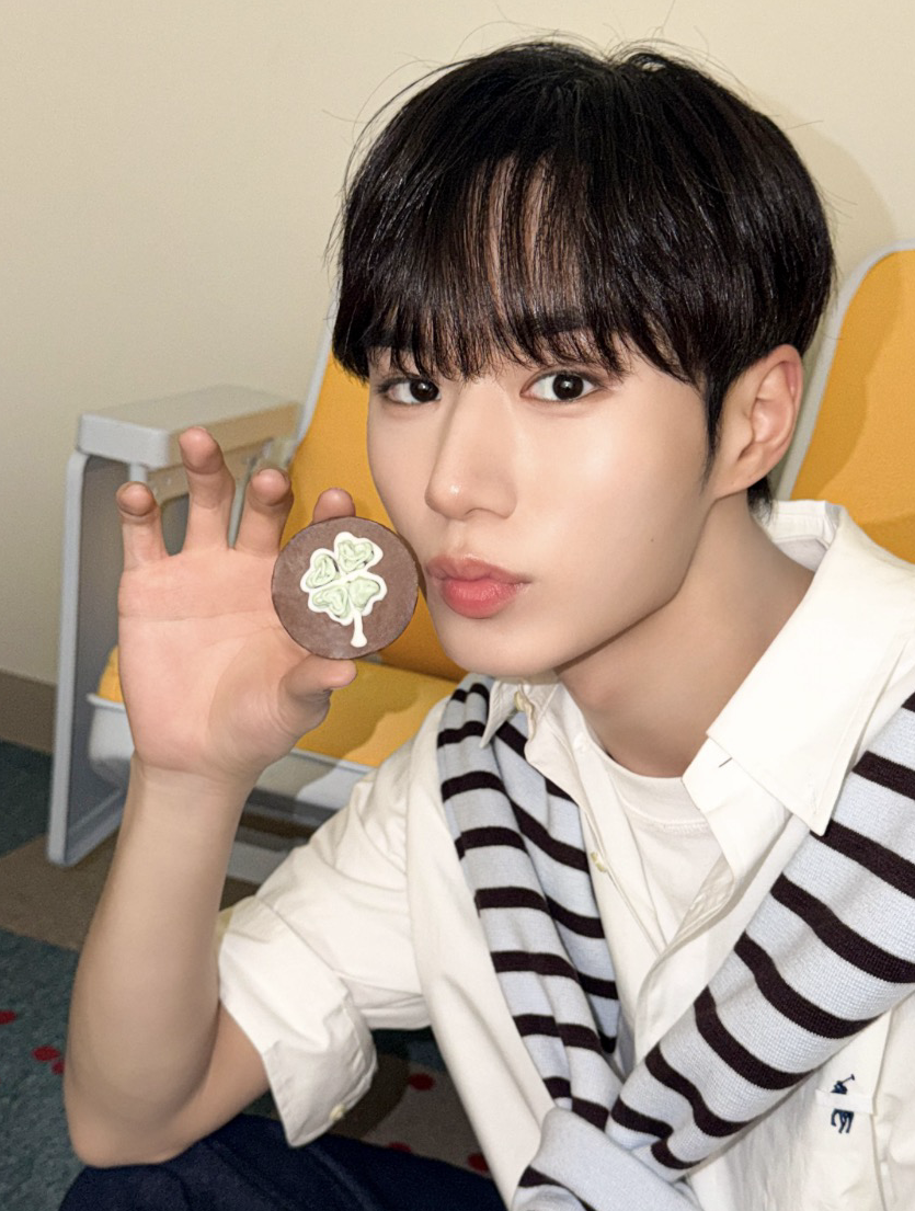 Foto aktivitas terbaru Kim Junseo (ALPHA DRIVE ONE)