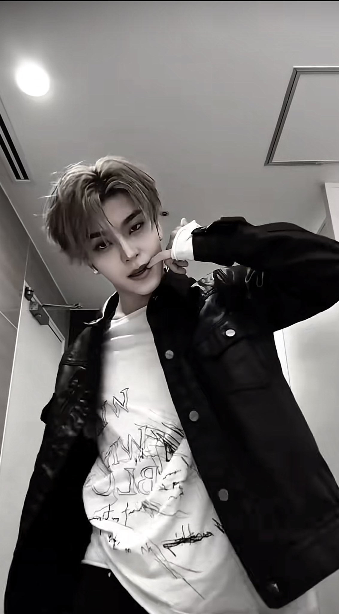 A heartfelt wallpaper shared by He Xinlong (ALPHA DRIVE ONE)'s fans