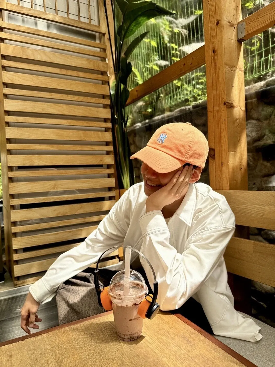 Behind-the-scenes cut of Lee Jinhyuk