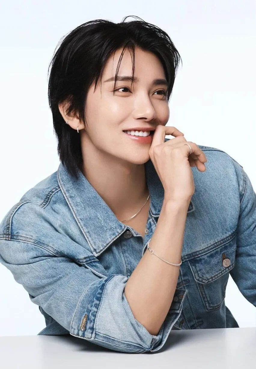 Recent activity shot of Joshua (SEVENTEEN)