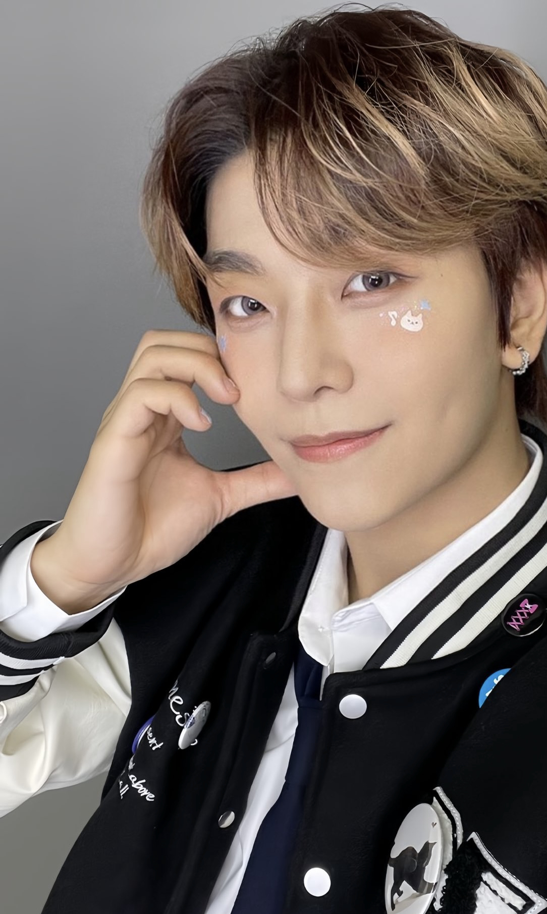 A heartfelt wallpaper shared by He Xinlong (ALPHA DRIVE ONE)'s fans