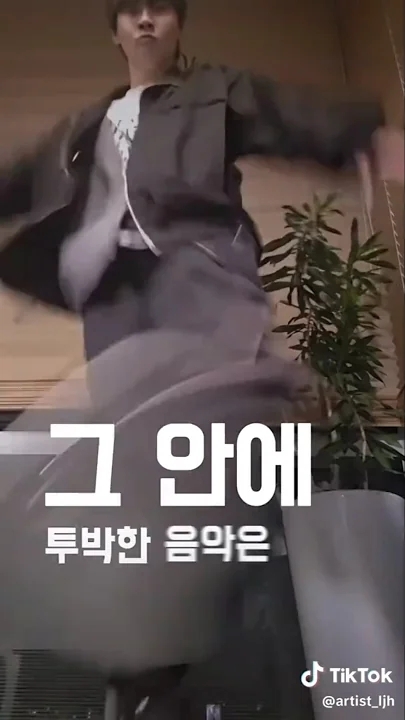 A moment captured by Lee Jinhyuk's fan