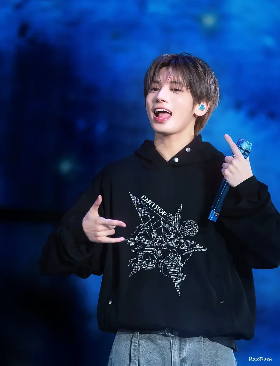 テヒョン (TOMORROW X TOGETHER)の最近の活動写真