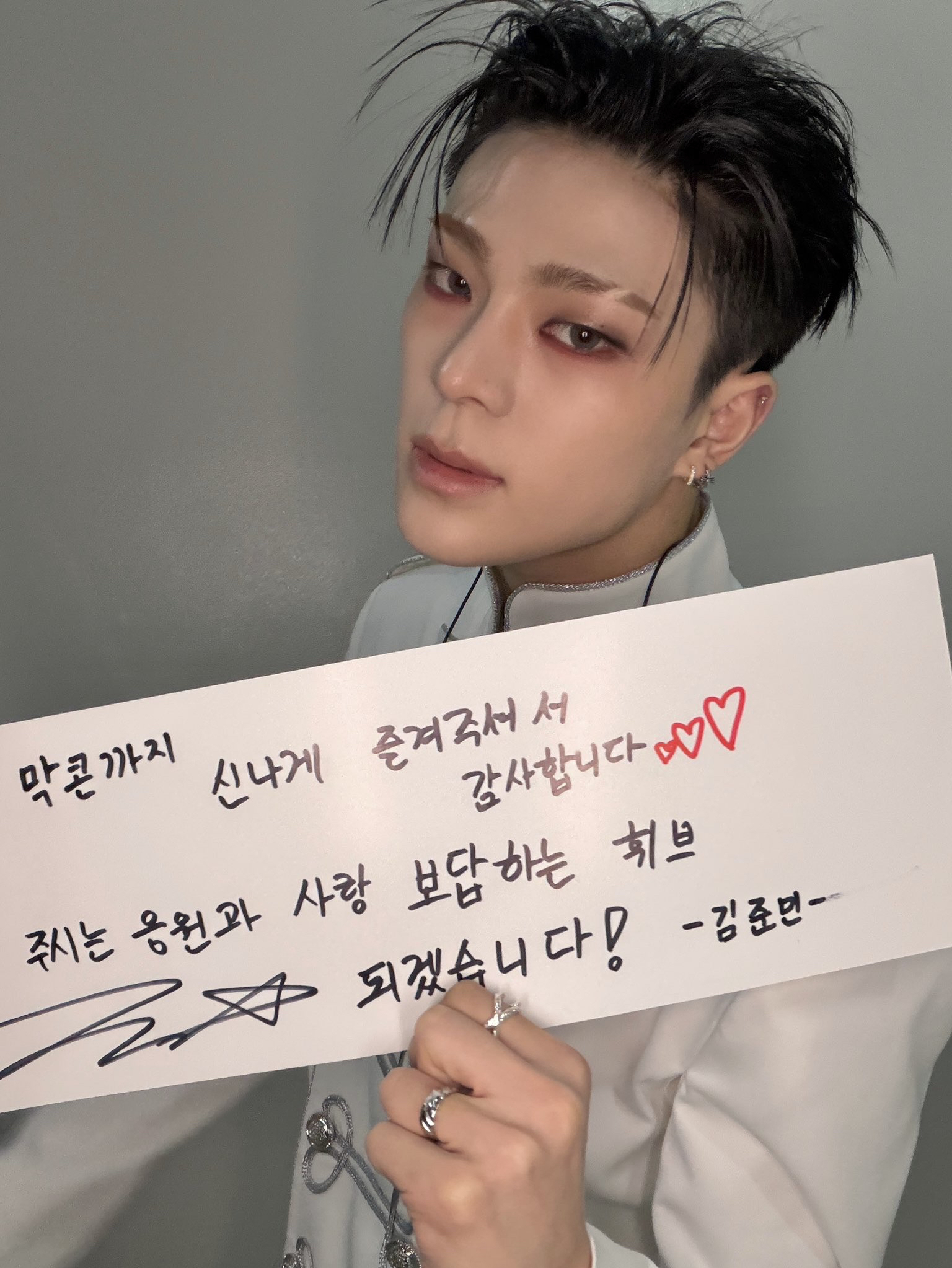 A moment captured by Kim Junmin (WHIB)'s fan