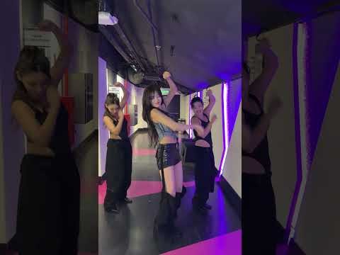 A moment captured by An Yujin (IVE)'s fan