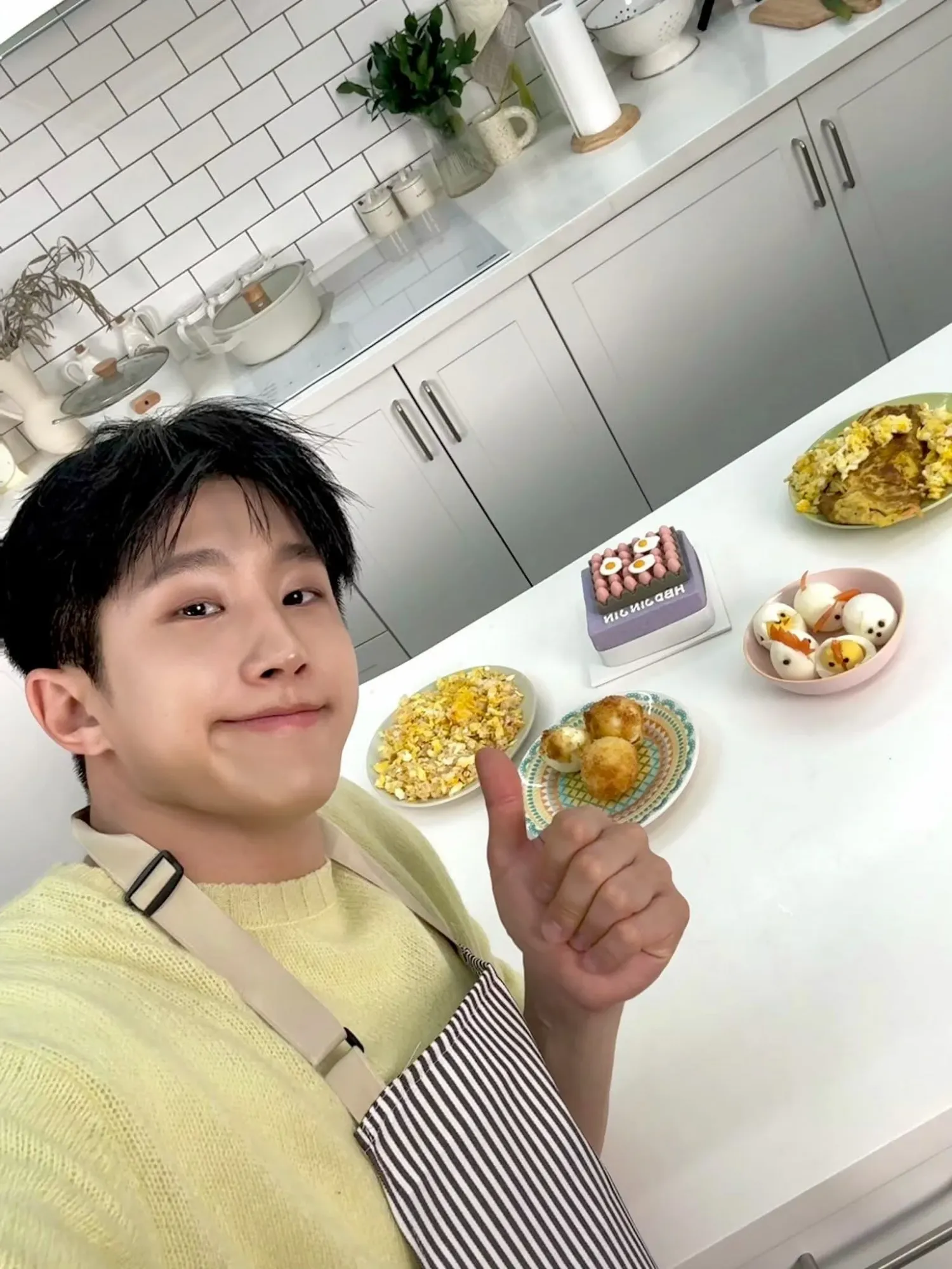 Latest photo of Jinjin (ASTRO)