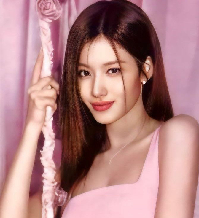 Foto aktivitas terbaru Sana (TWICE)