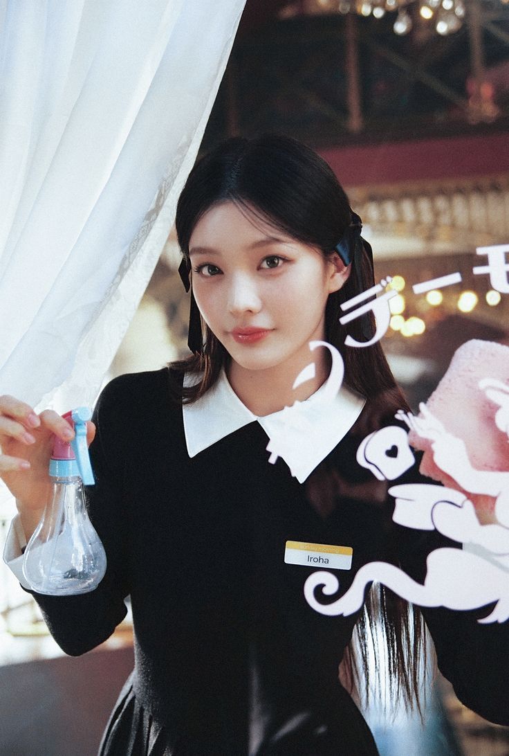 A moment captured by ILLIT's fan