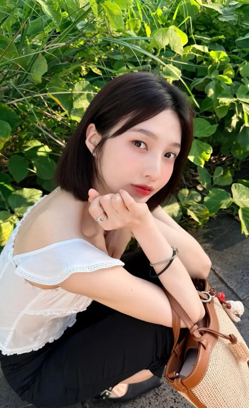 A moment captured by Joy (Red Velvet)'s fan