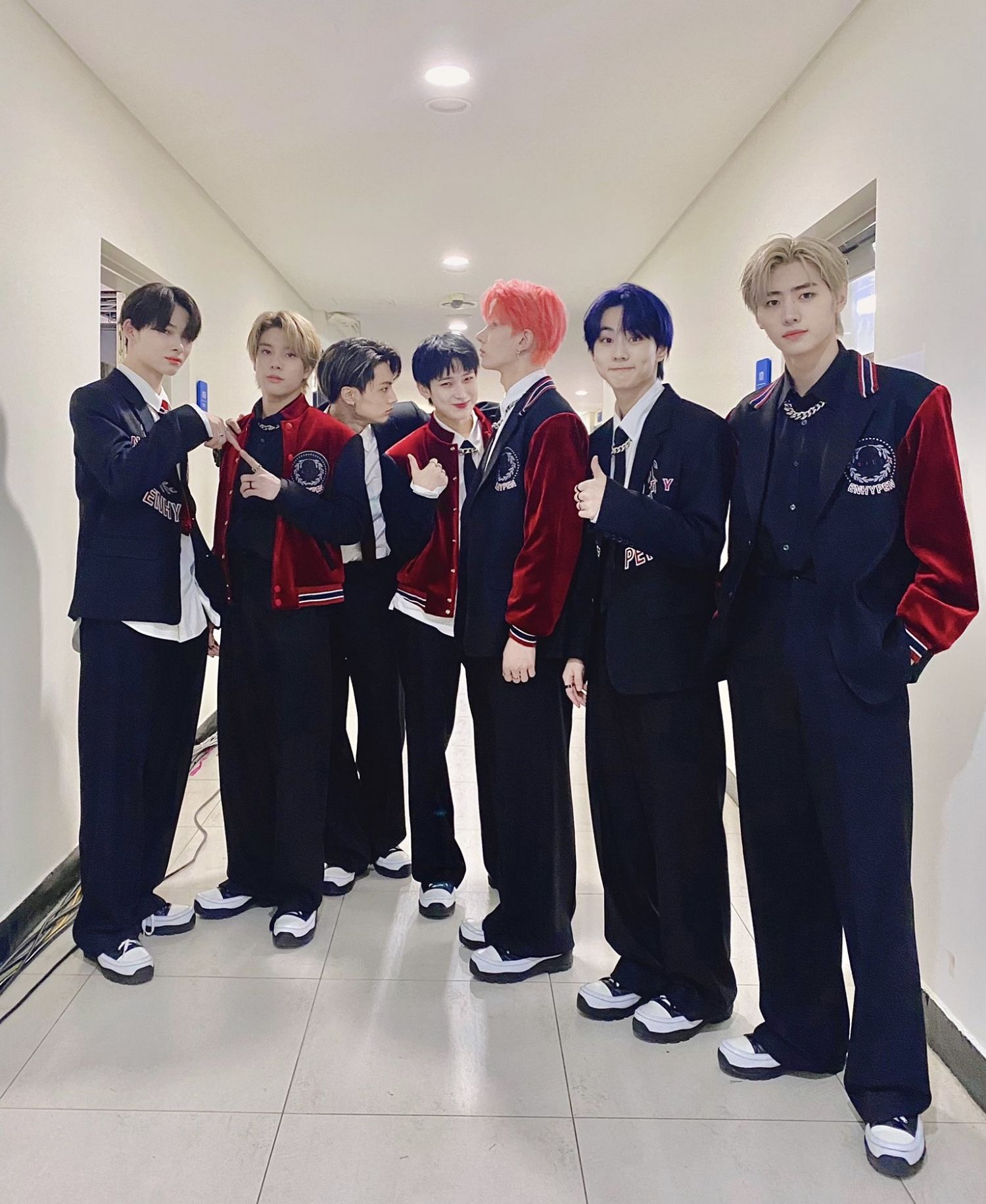 Foto aktivitas terbaru ENHYPEN