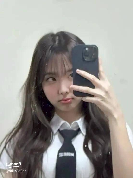 Latest photo of Nayeon (TWICE)