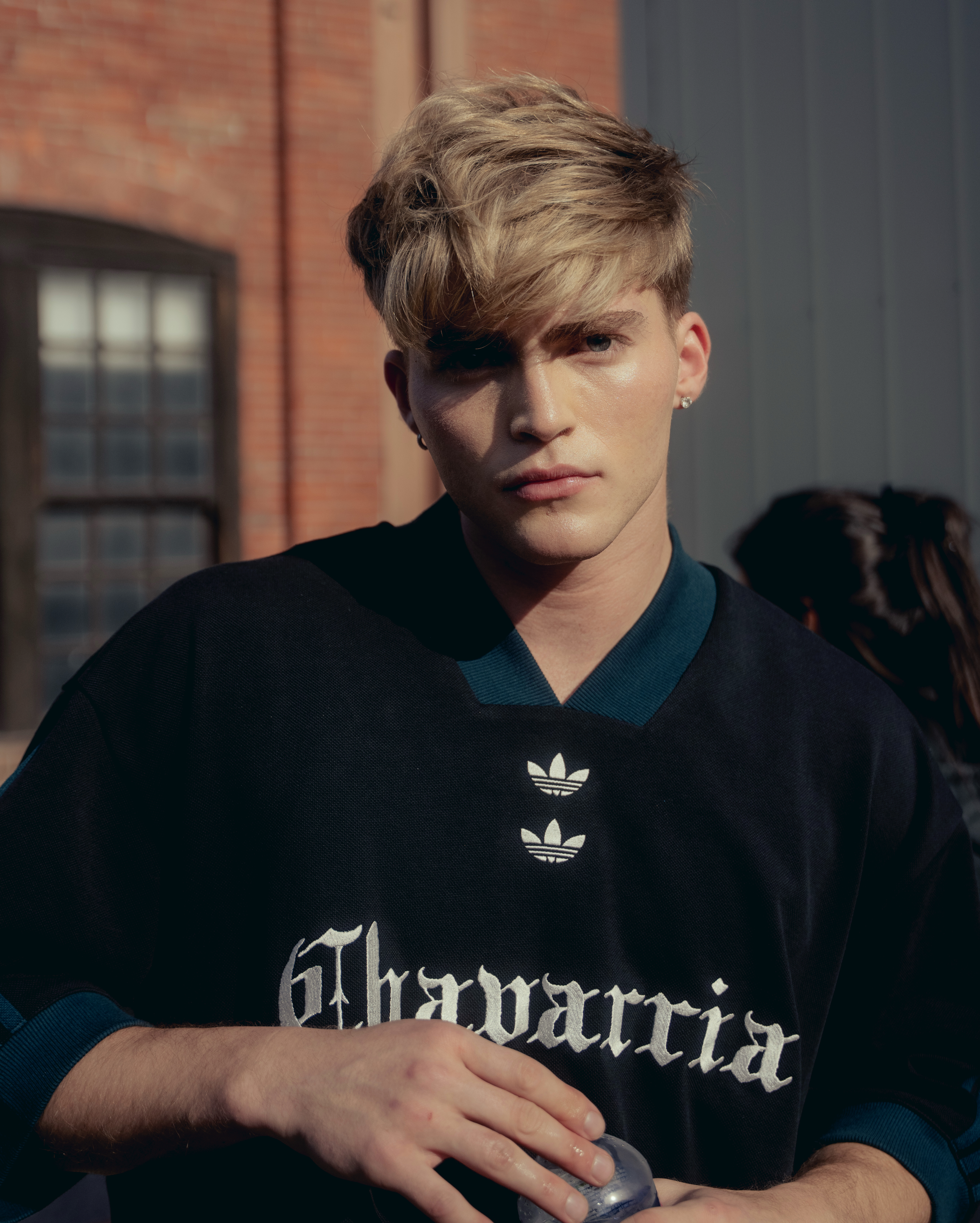 Behind-the-scenes cut of Gabi (SANTOS BRAVOS)