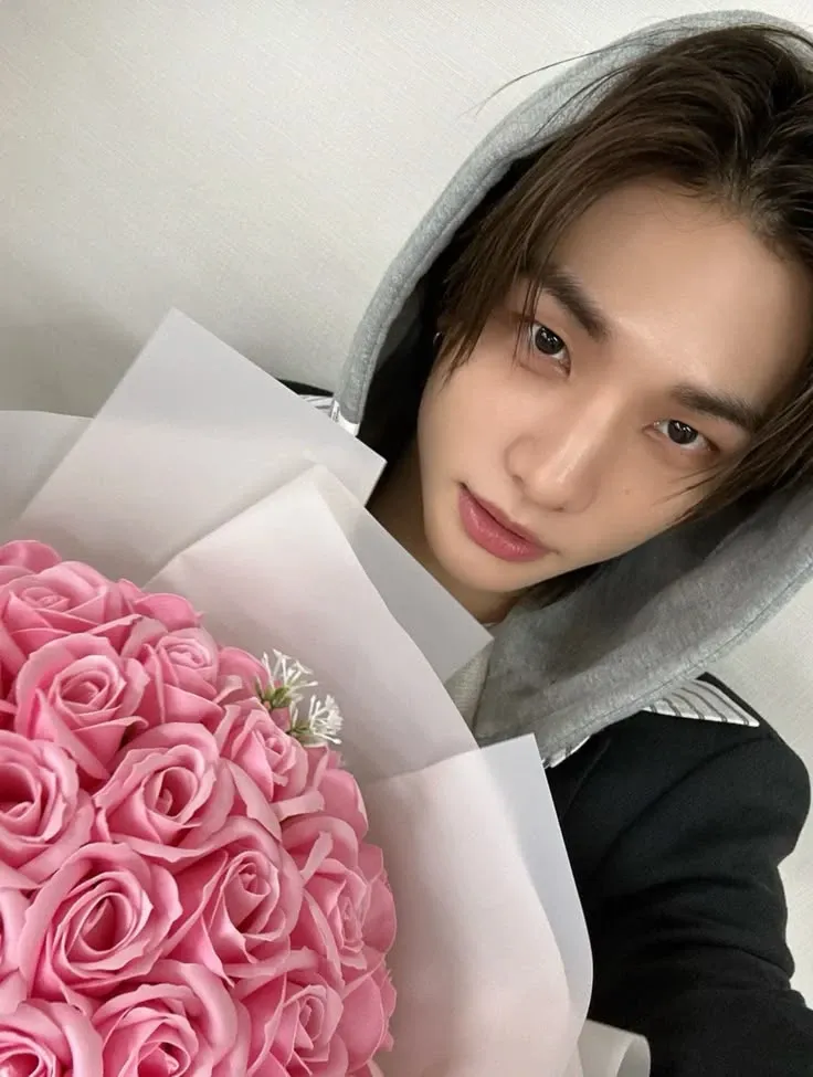 Hot post catching attention from 현진 (Stray Kids)'s fandom