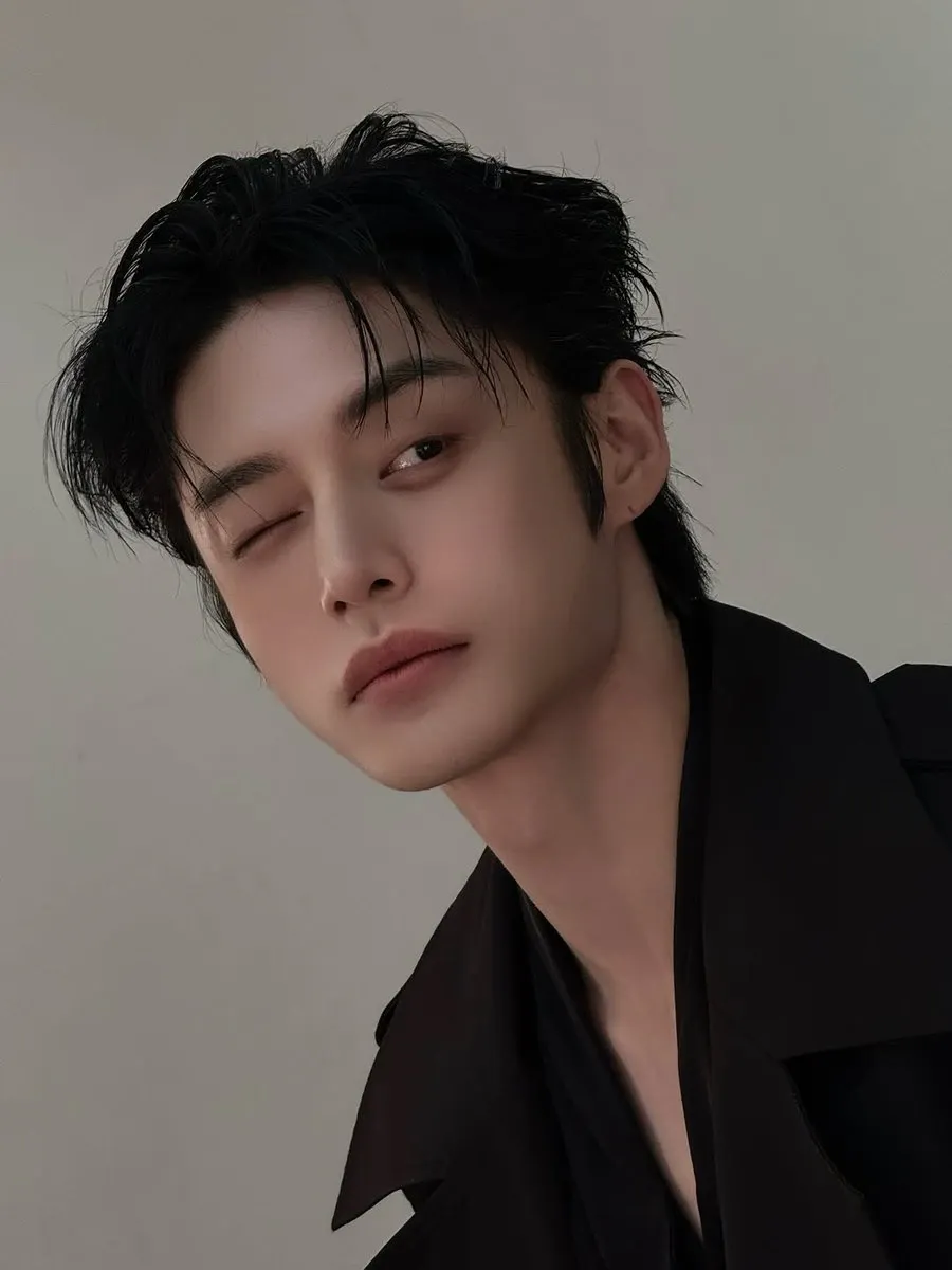 Recent activity shot of Kim Jiwoong (ZEROBASEONE)