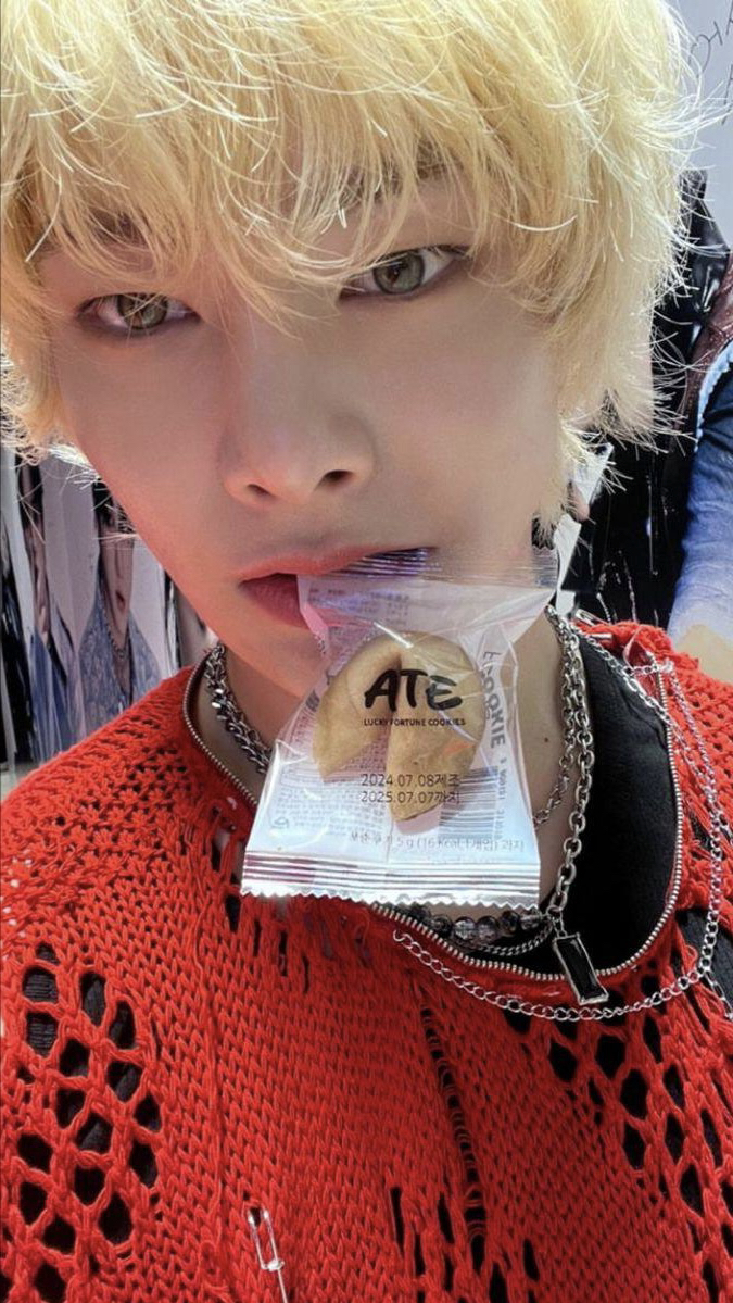 Behind-the-scenes cut of I.N (Stray Kids)