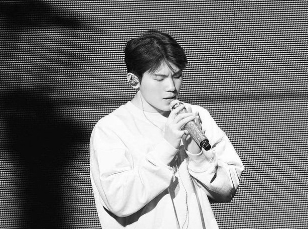 A moment captured by Woozi (SEVENTEEN)'s fan