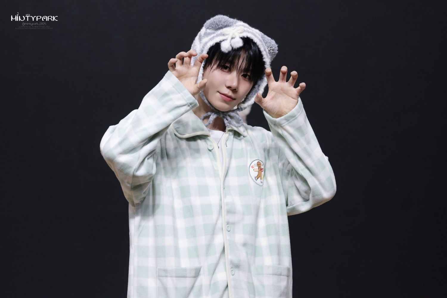 Behind-the-scenes cut of Park Han (AHOF)