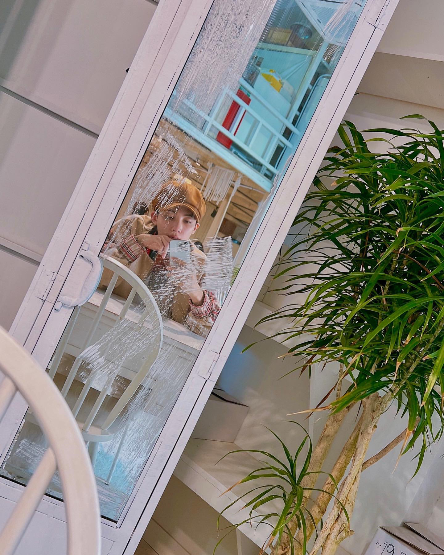 Momen yang diabadikan oleh penggemar Jeonghan (SEVENTEEN)