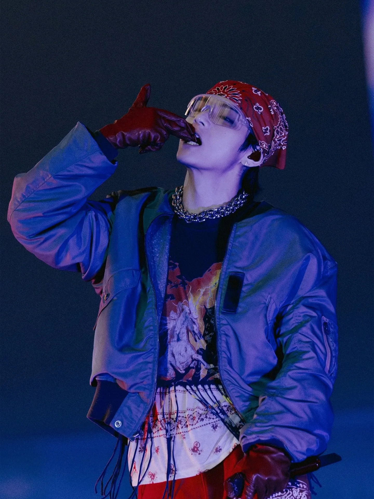 Behind-the-scenes cut of Board