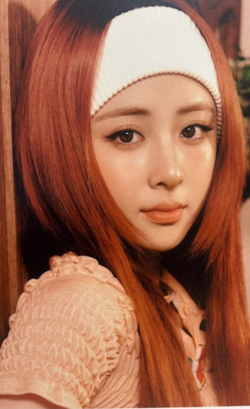 A moment captured by Huh Yunjin (LE SSERAFIM)'s fan