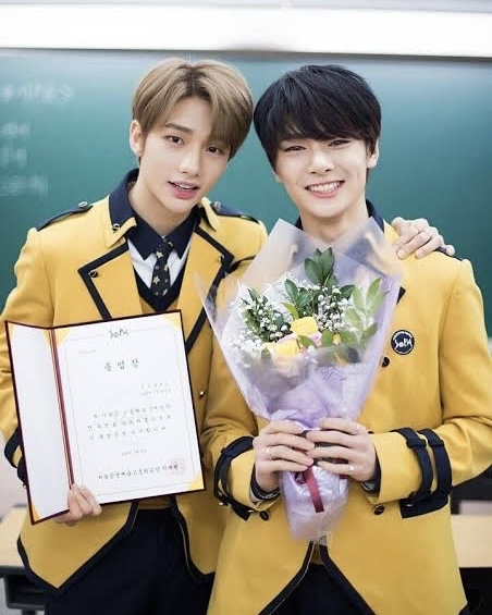 Latest photo of Hyunjin (Stray Kids)