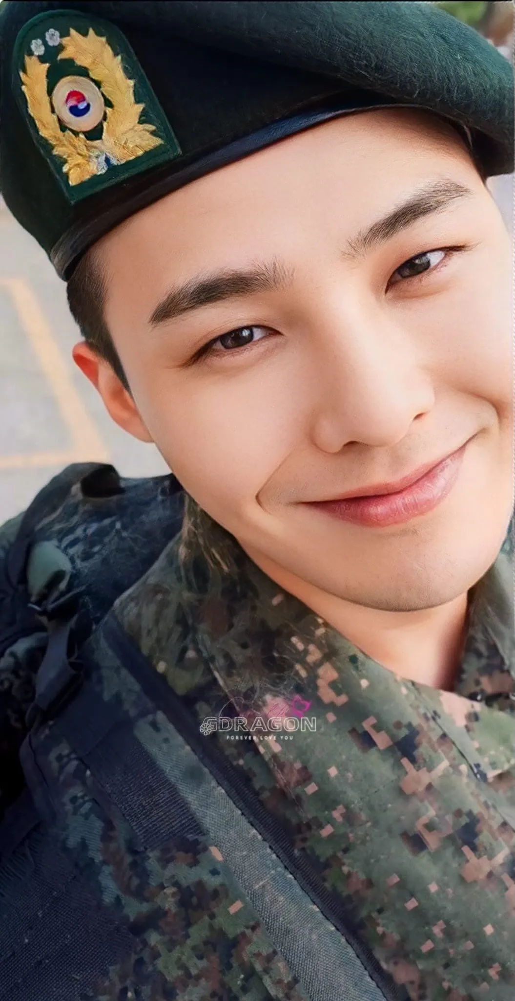 A heartfelt wallpaper shared by G-DRAGON (빅뱅)'s fans