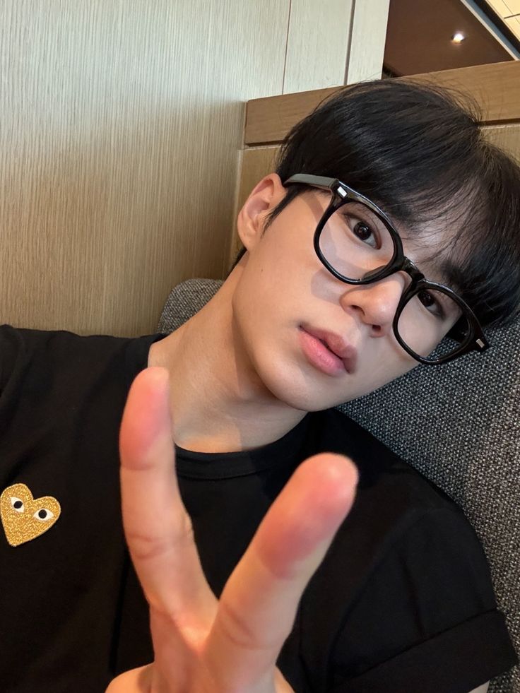 Behind-the-scenes cut of Kim Junseo (ALPHA DRIVE ONE)