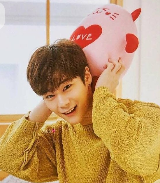 Latest photo of Moonbin (ASTRO)