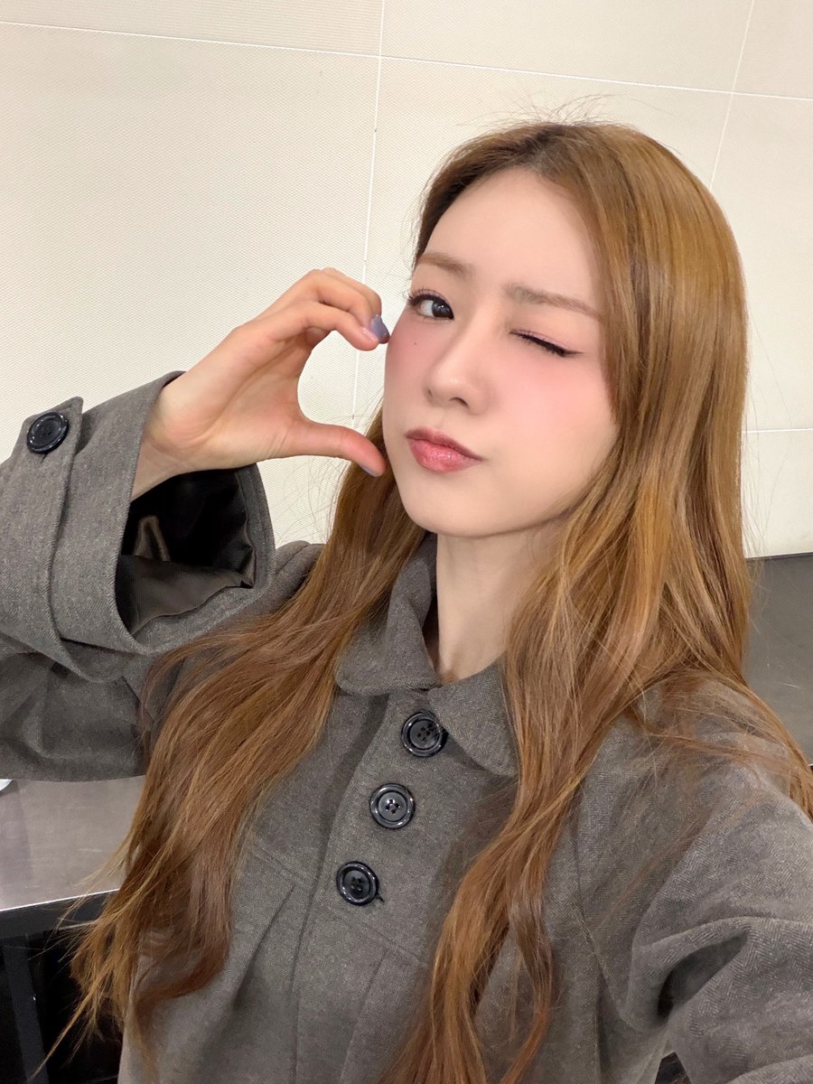 Recent activity shot of Apink