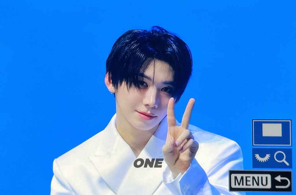 A moment captured by Park Han (AHOF)'s fan