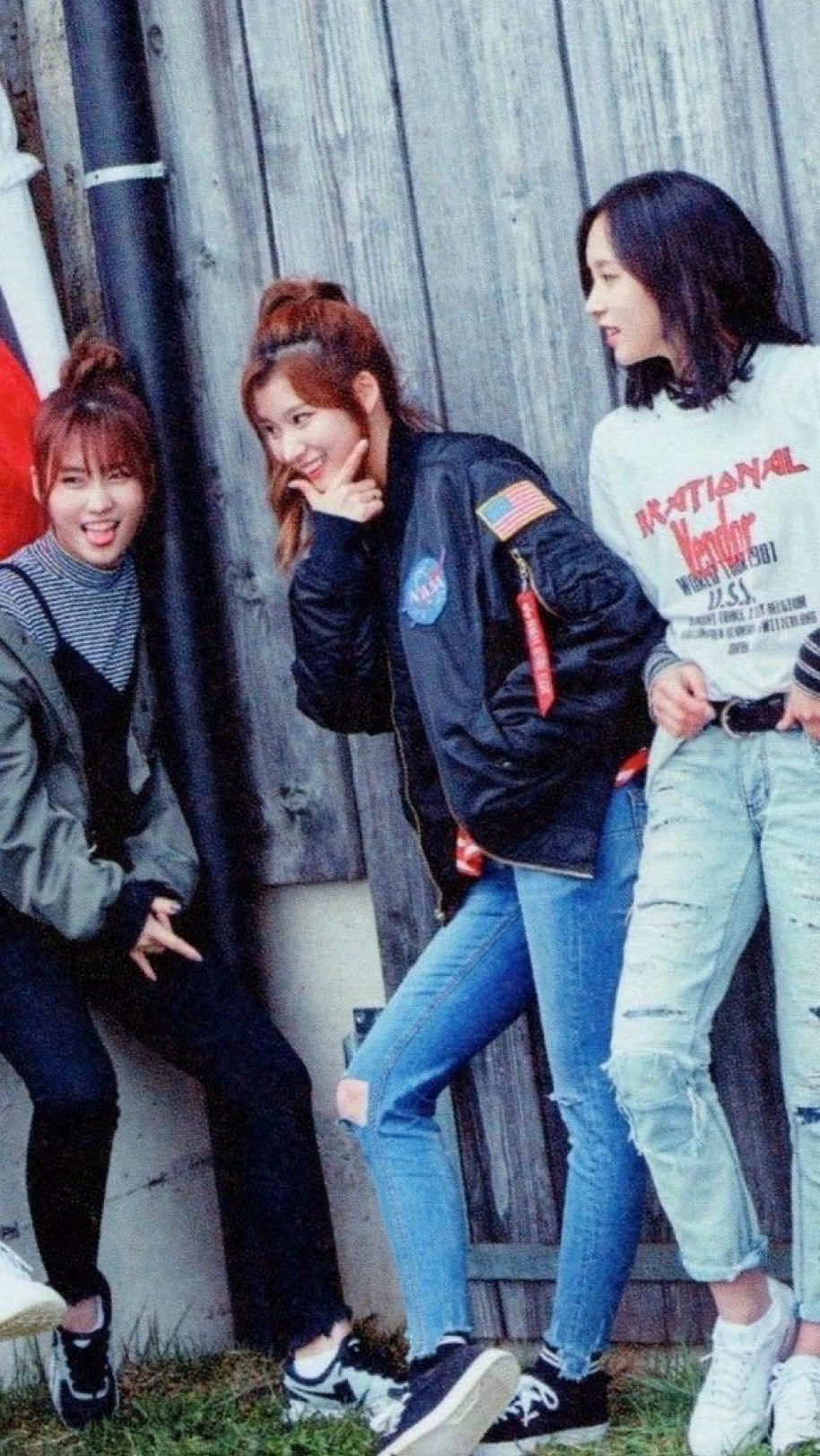 Foto aktivitas terbaru Momo (TWICE)