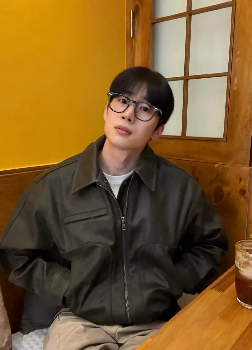 Behind-the-scenes cut of Han Seungwoo