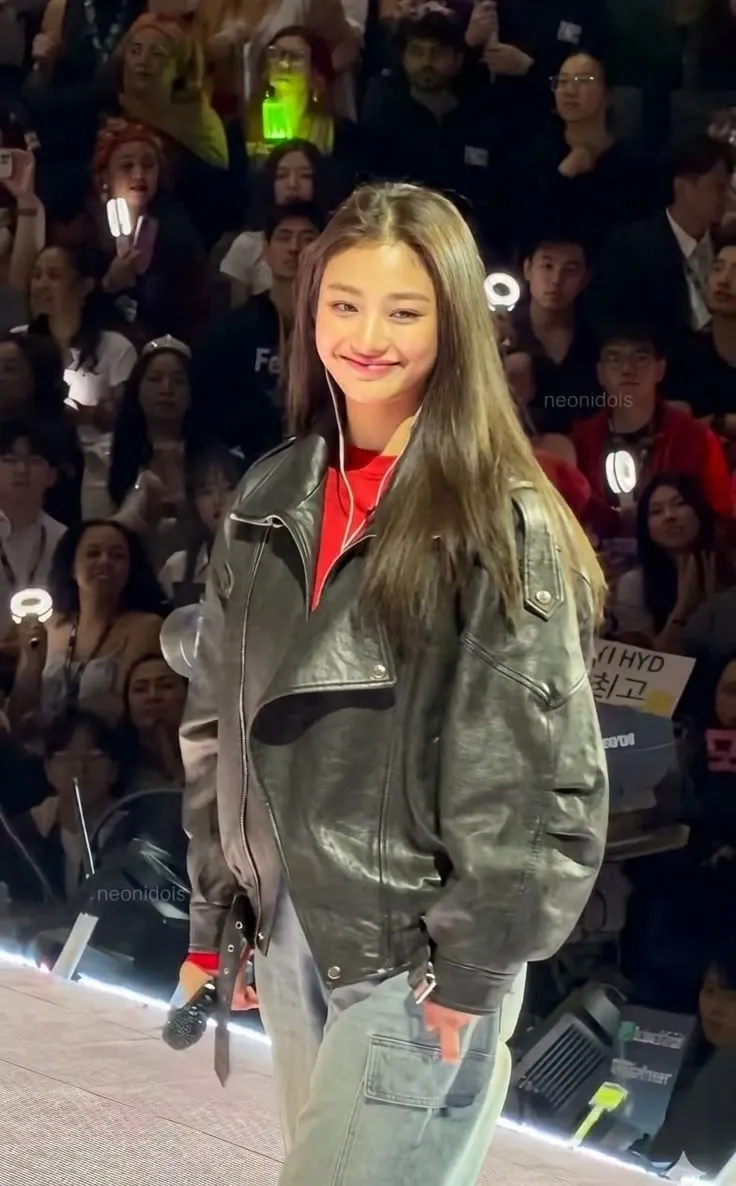 A moment captured by Jihyo (TWICE)'s fan