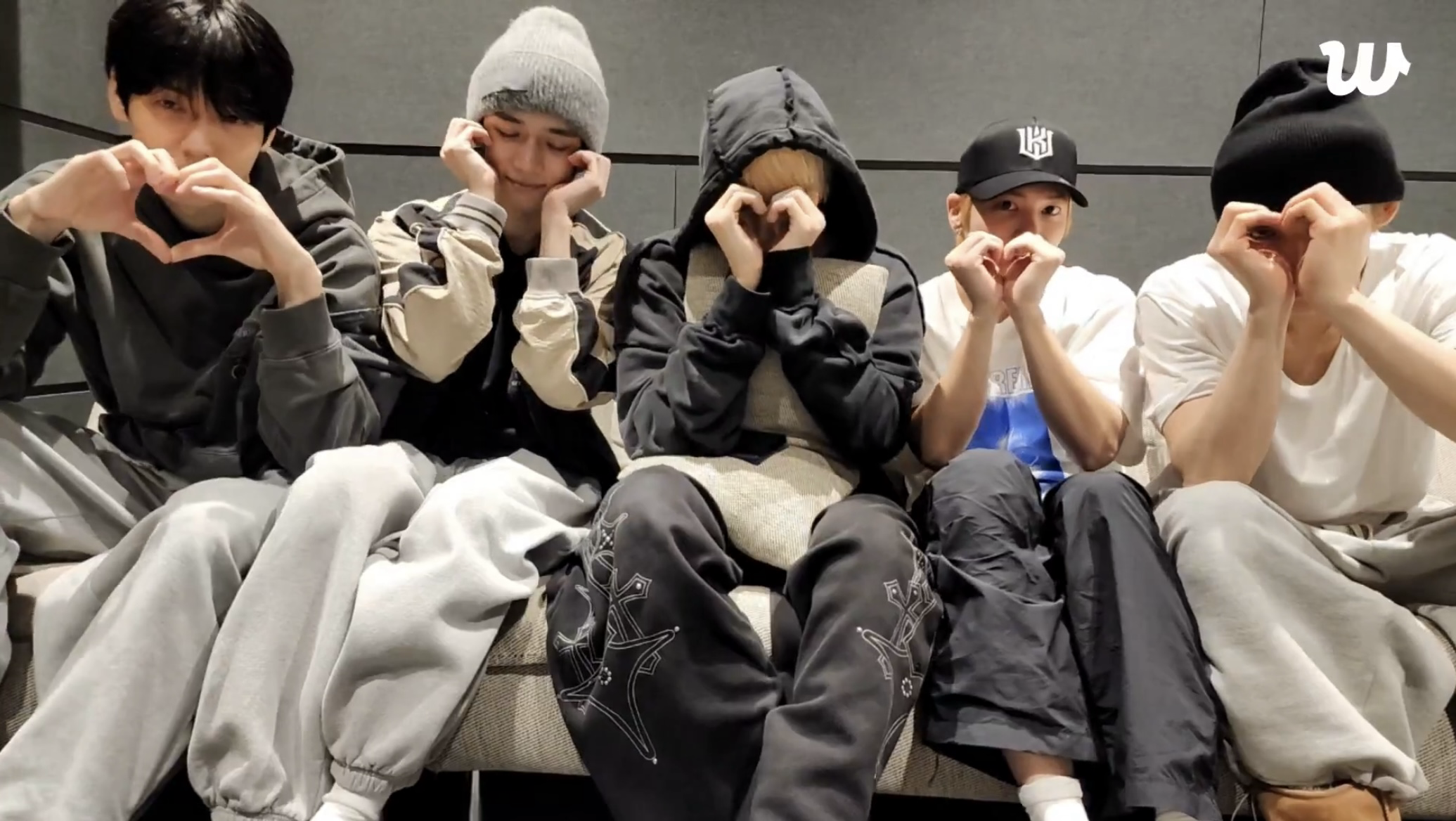 투모로우바이투게더 최근 활동샷