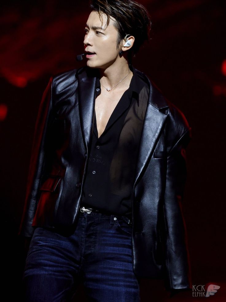 Behind-the-scenes cut of Donghae (Super Junior)