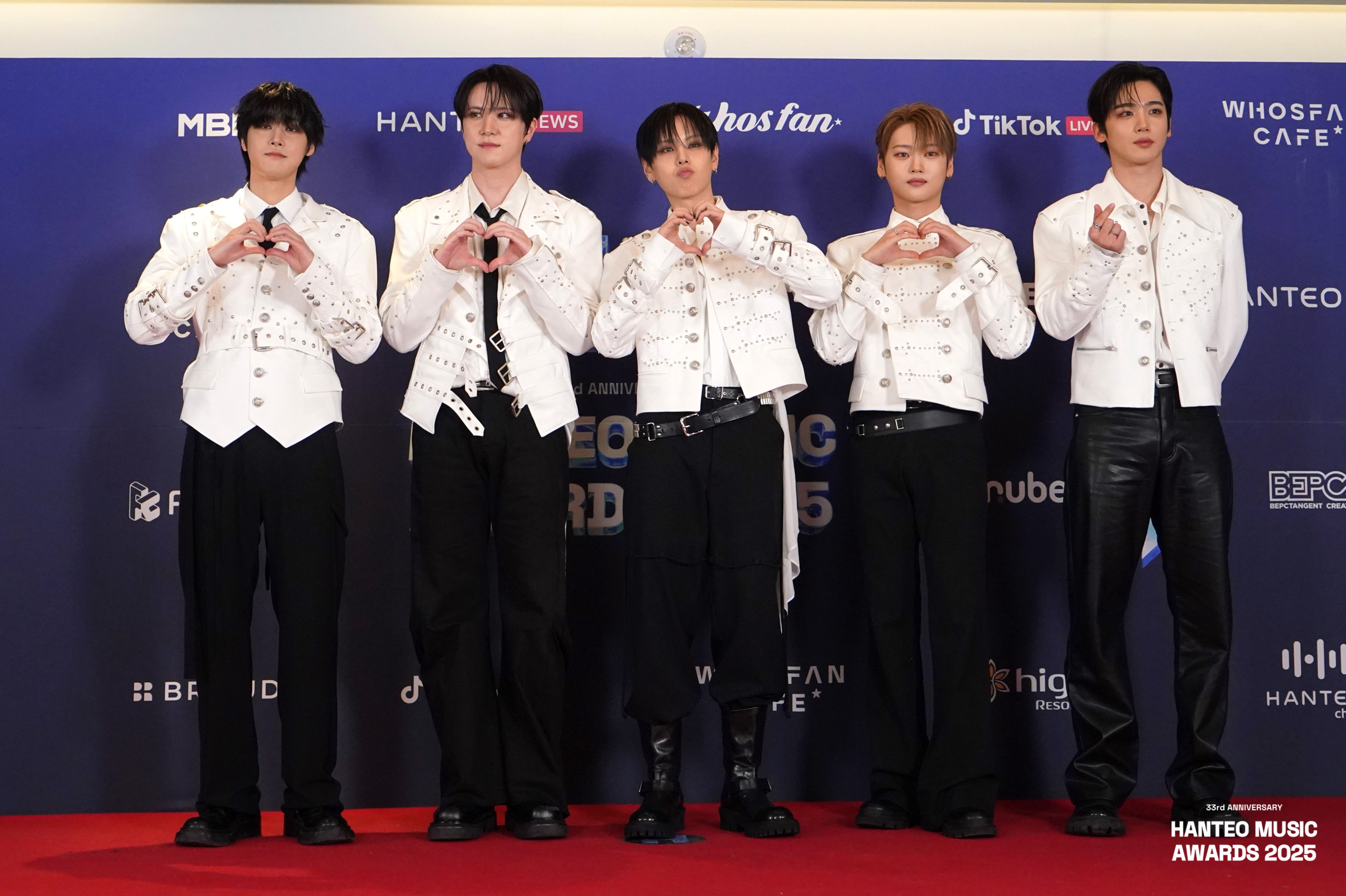 위아이의 최신 사진