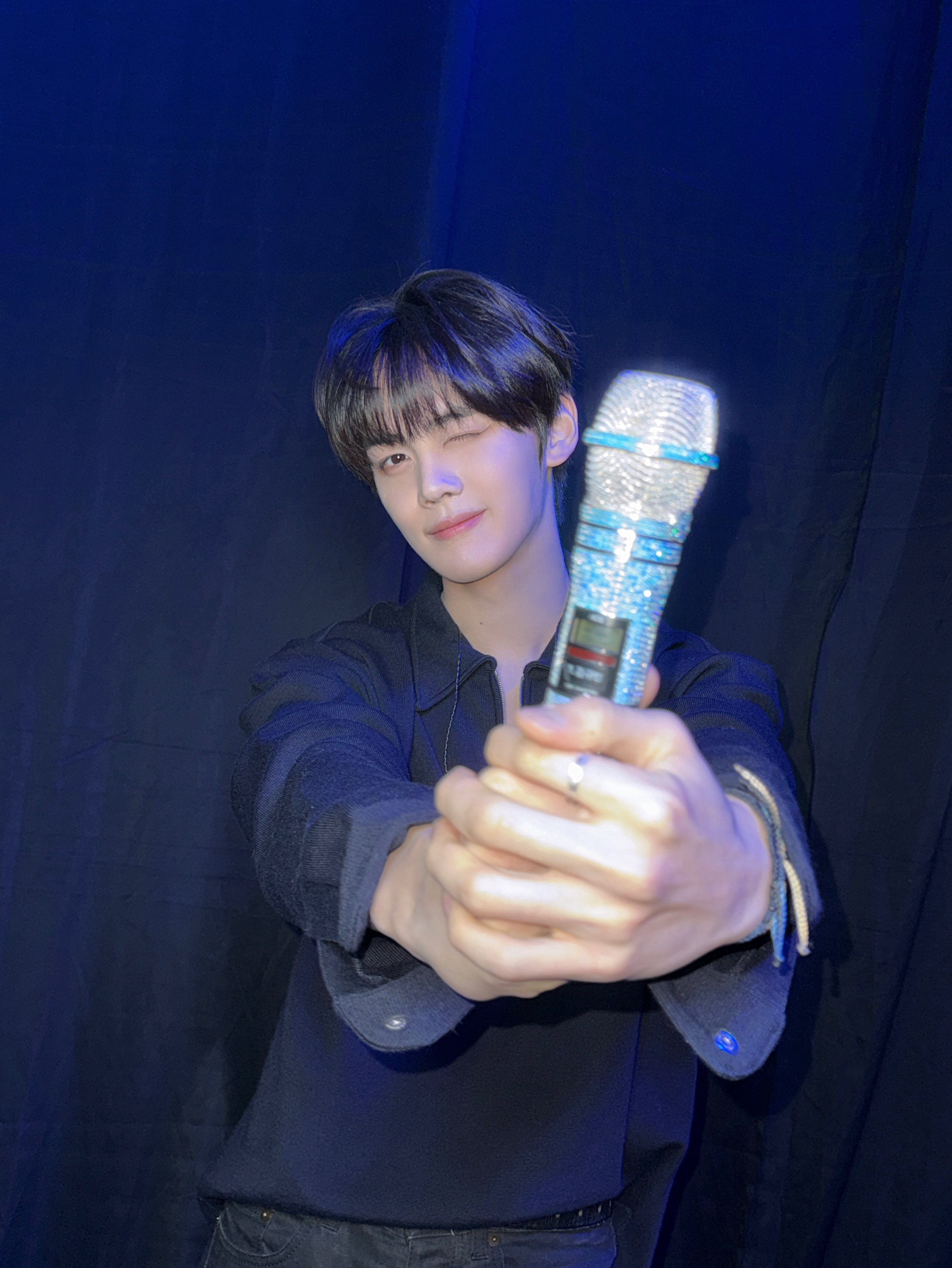 Recent activity shot of Kim Gyuvin (ZEROBASEONE)