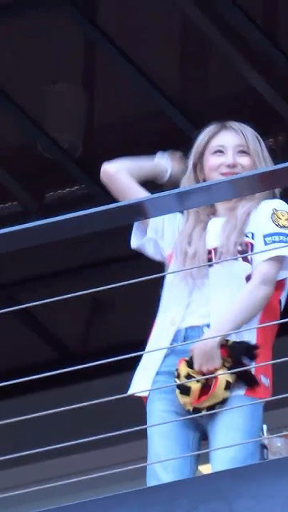 Behind-the-scenes cut of Lee Chaeyeon