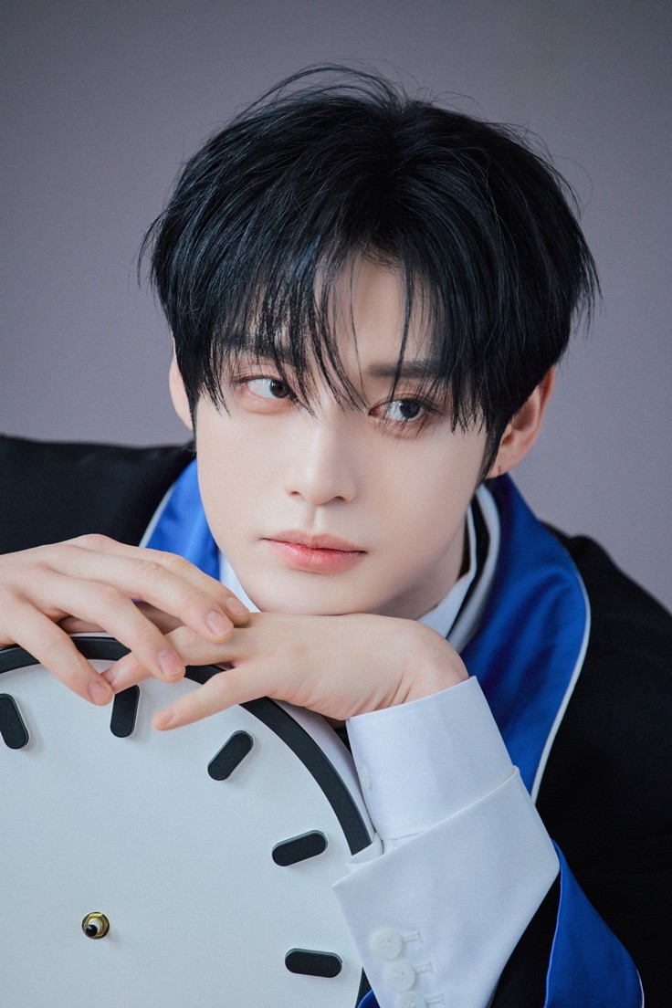 Behind-the-scenes cut of Kim Jiwoong (ZEROBASEONE)