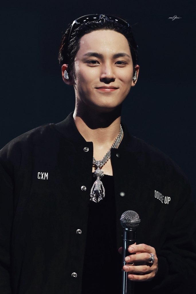 A moment captured by Mingyu (SEVENTEEN)'s fan