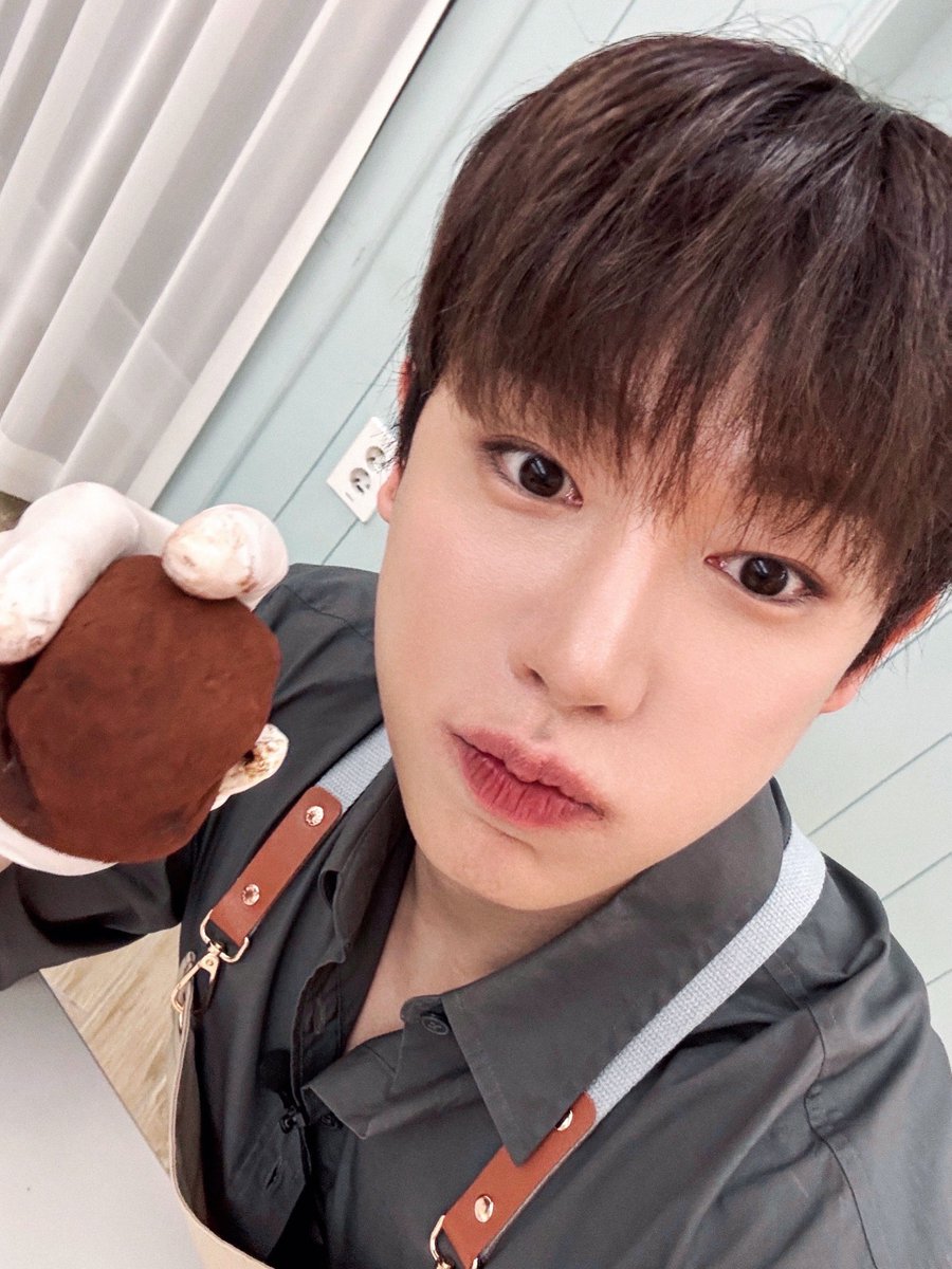 A moment captured by Wonho's fan