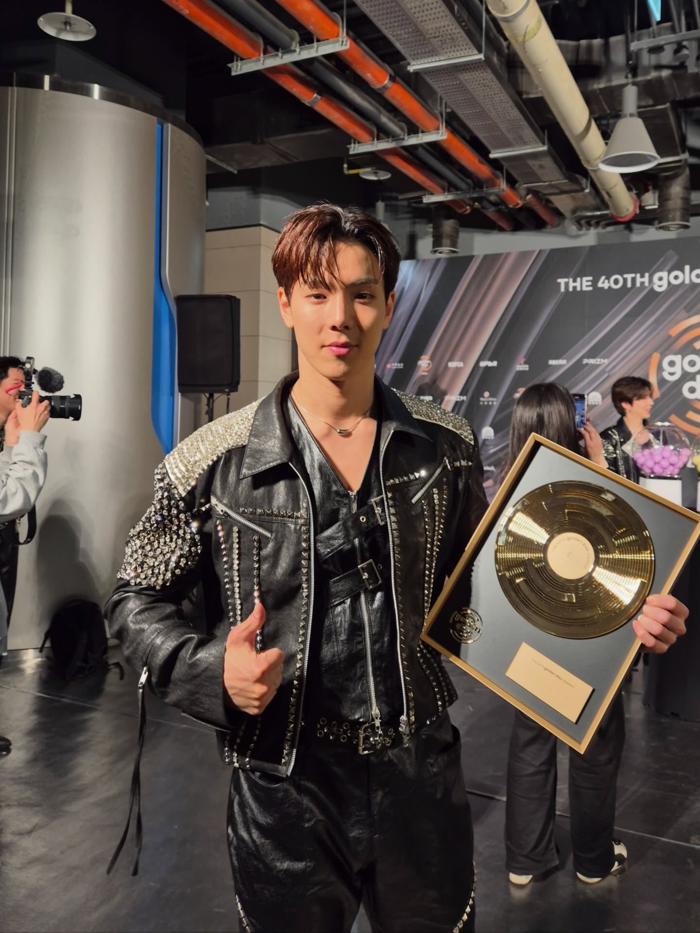 Behind-the-scenes cut of Shownu (MONSTA X)