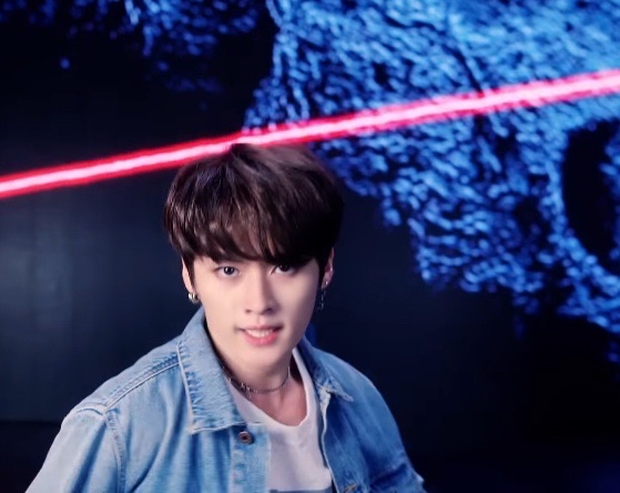 Behind-the-scenes cut of Lee Know (Stray Kids)