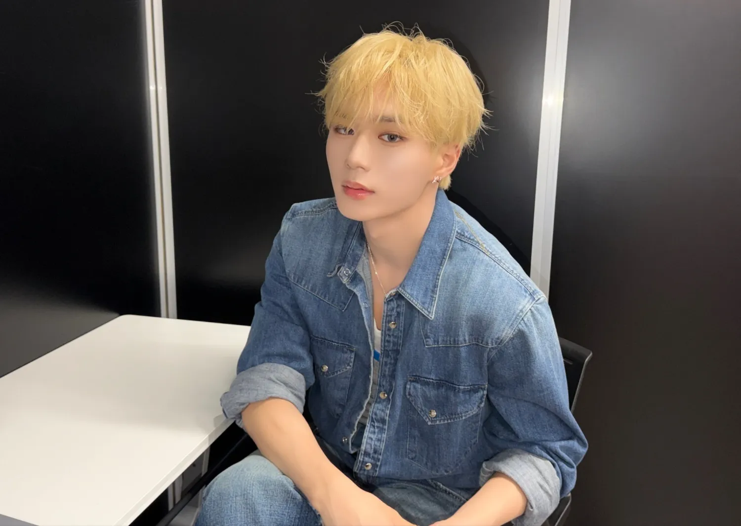 Behind-the-scenes cut of Kim Junseo (ALPHA DRIVE ONE)