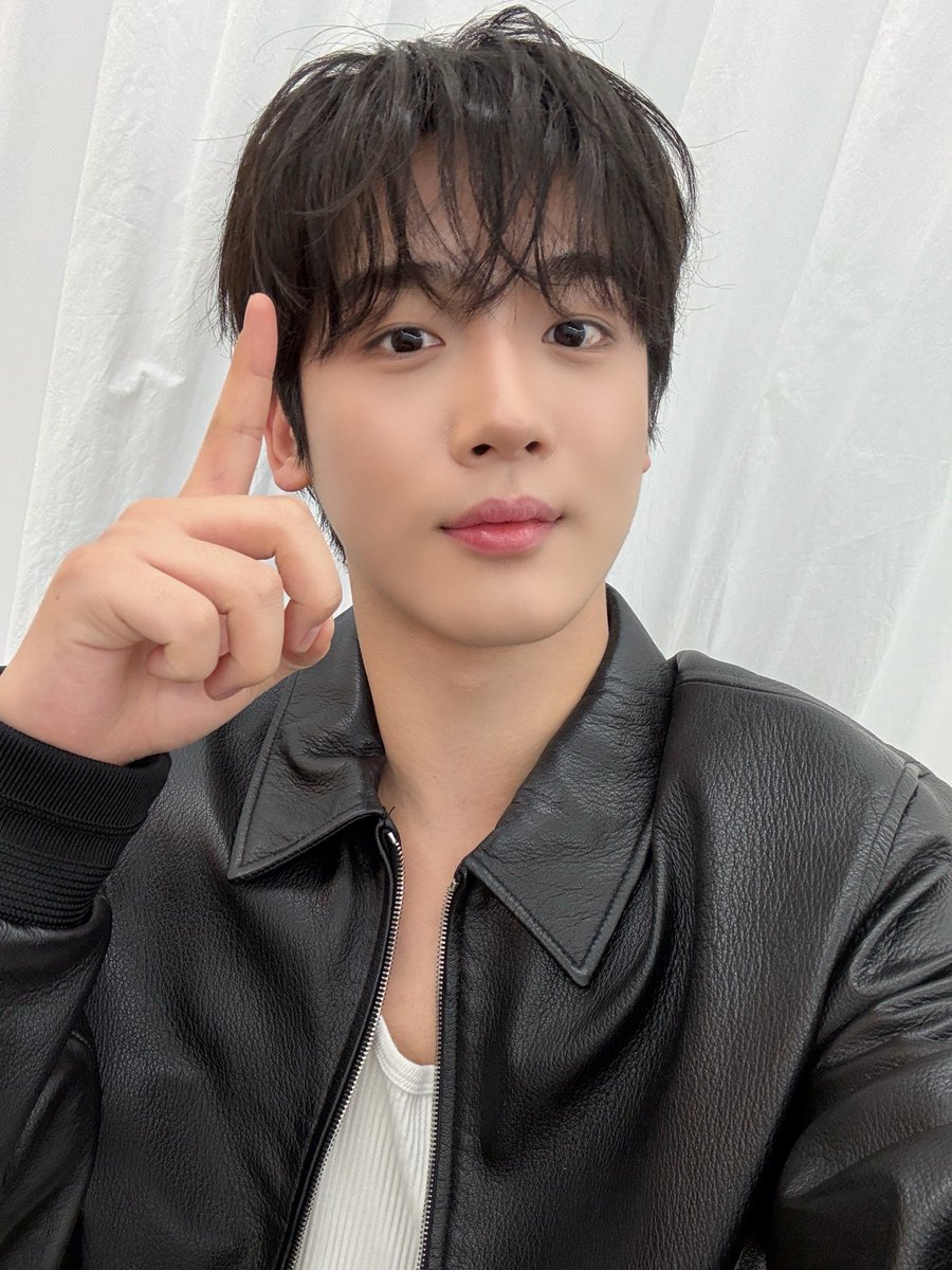 위아이의 비하인드 컷