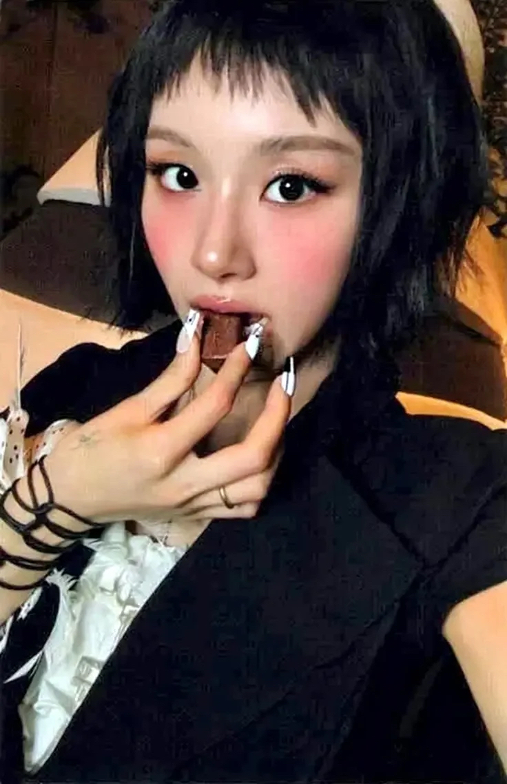 Foto aktivitas terbaru Chaeyoung (TWICE)