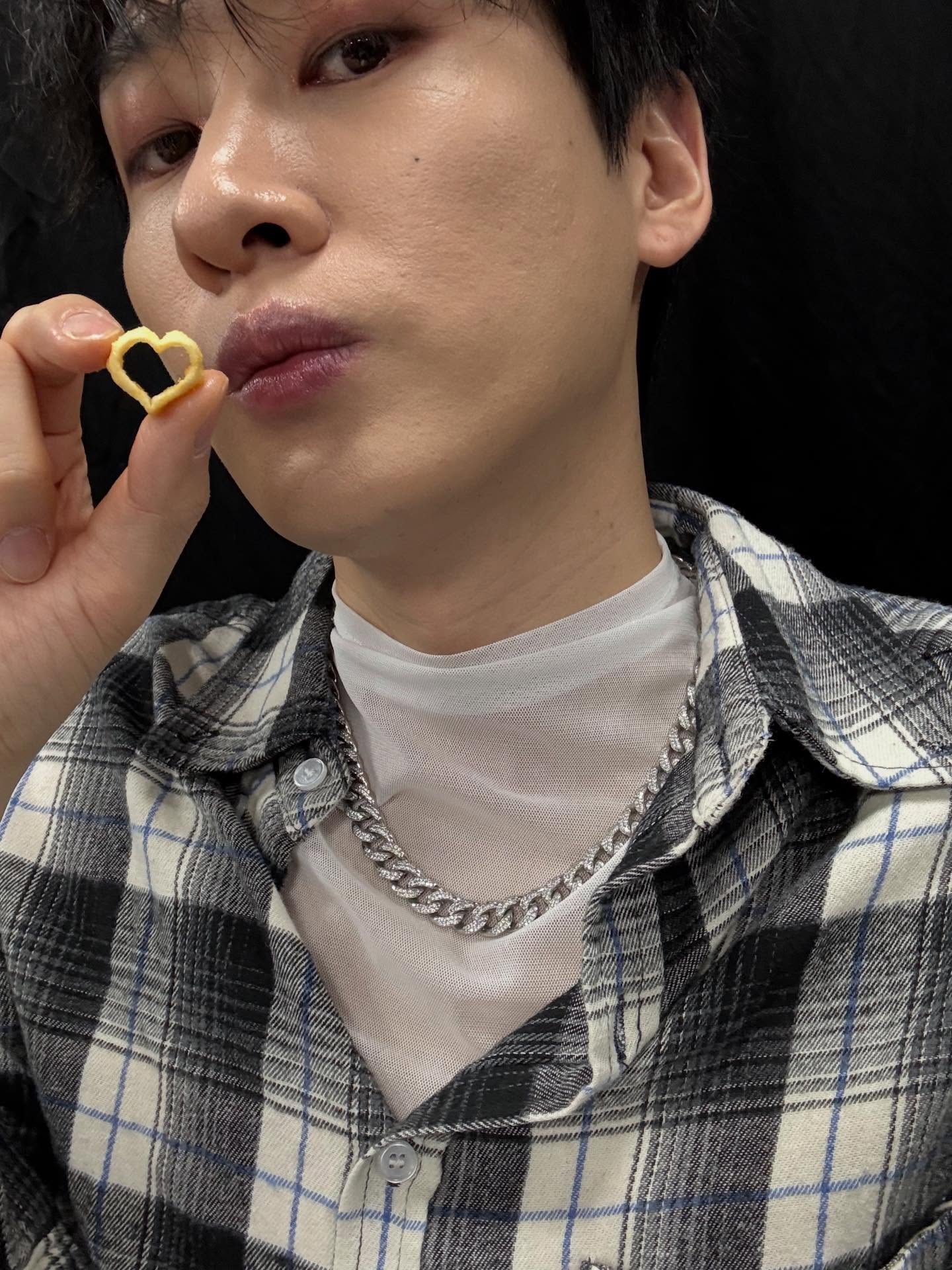 A moment captured by Eunhyuk (Super Junior)'s fan