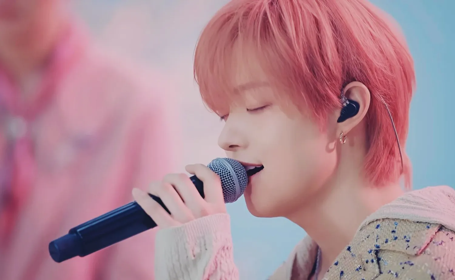 Foto aktivitas terbaru EJ (&TEAM)